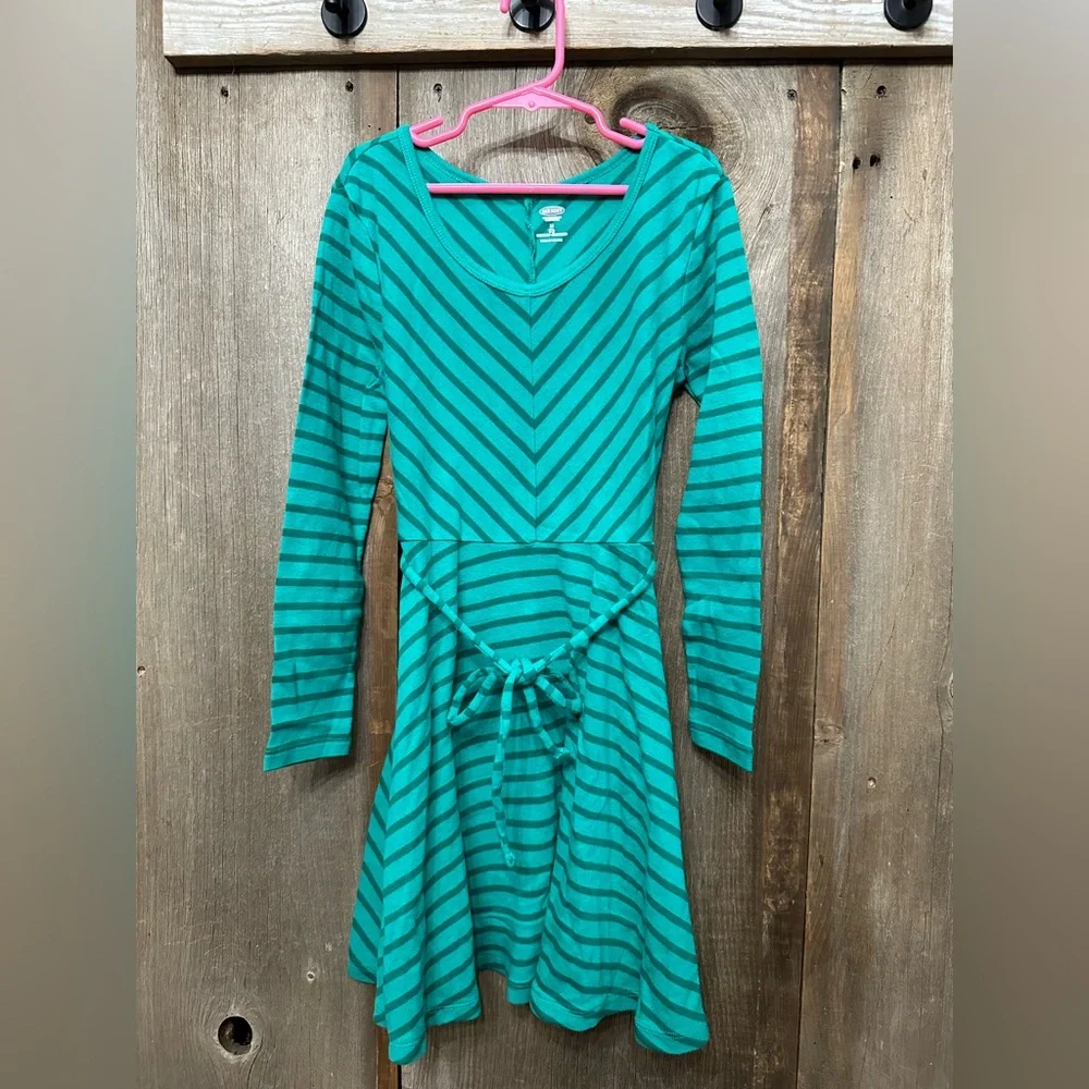 Old Navy Chevron Stripe Tie Waist Skater Dress in Green Size 8 Medium Girls